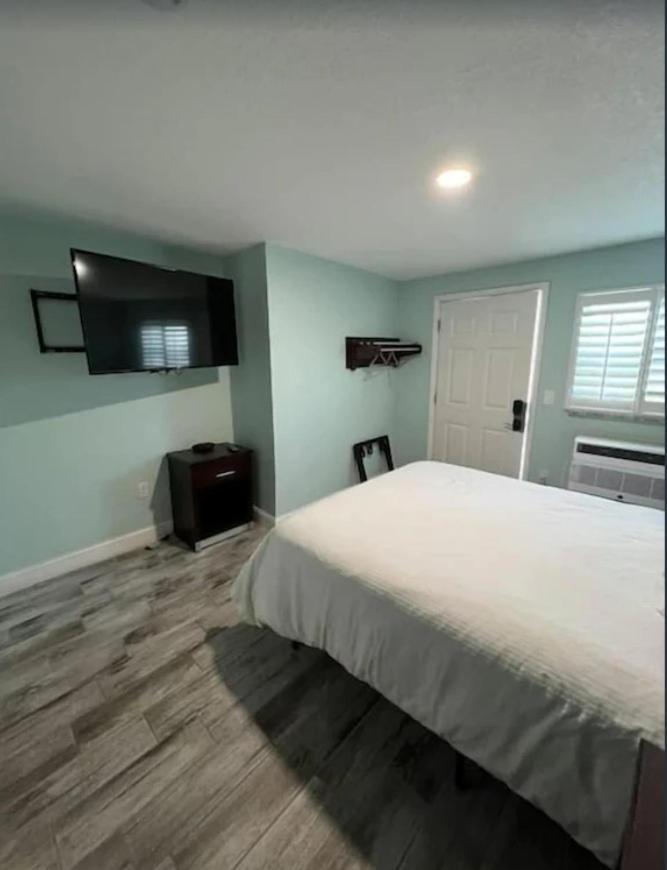 Atlantic Shores Motel Daytona Beach Shores Bagian luar foto